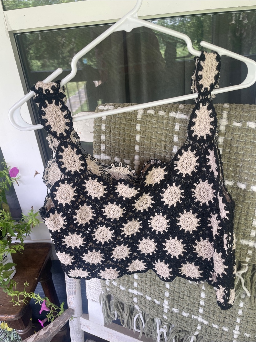 Never worn-Crochet Sunburst Crop Tank Top - Black & Cream